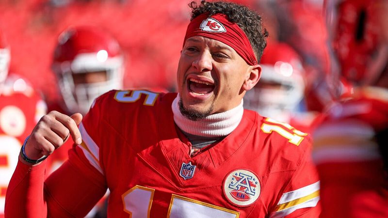 Patrick Mahomes Becomes NFL's First Half-Billion-Dollar Player with New Contract