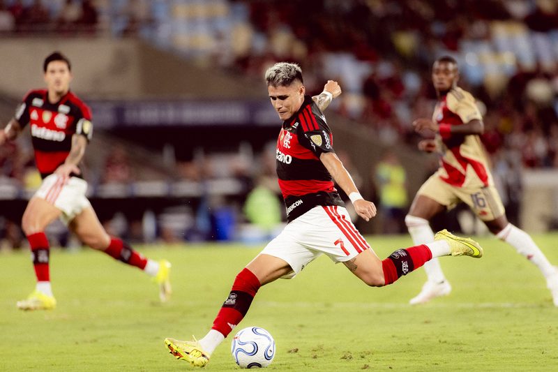 Luiz Araújo, atacante do Flamengo, atrai propostas do Oriente Médio e da Europa