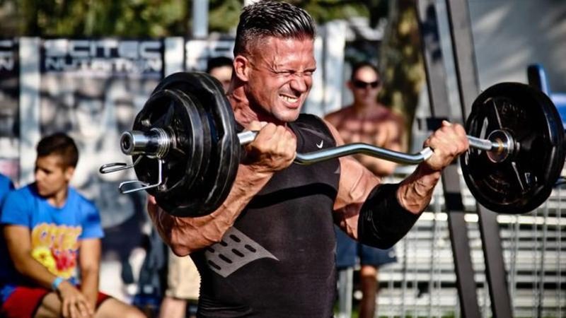 Felipe Isidro aconseja iniciar el ejercicio con fuerza antes que con cardio