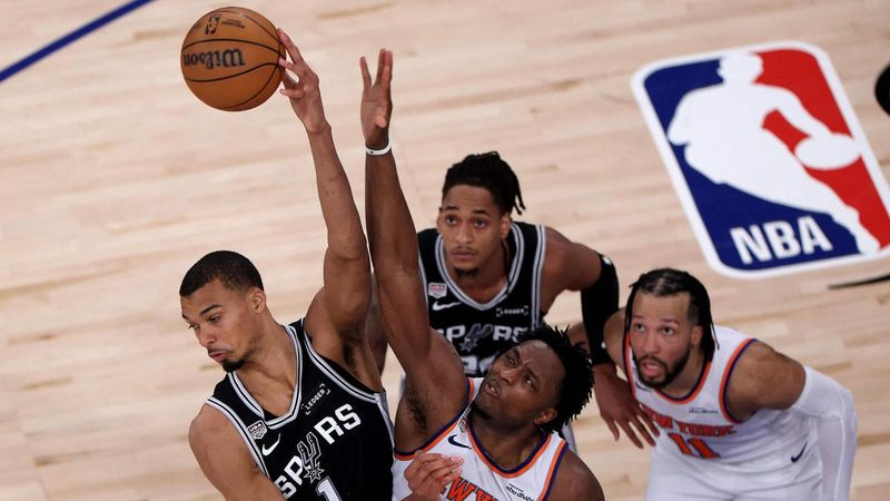 Un finale incredibile: i Knicks ribaltano gli Spurs con un tap-in da sogno