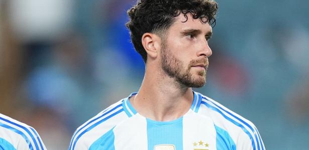 Marcos Senesi é convocado para a zaga da Argentina após lesão de Balerdi