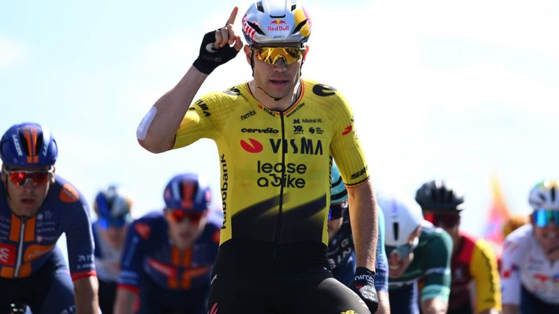 Wout van Aert brilla en el Tour Auvernia-Ródano-Alpes antes de la montaña