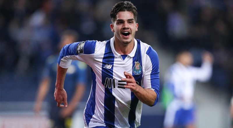 André Silva retorna ao FC Porto após passagem pelo Elche e assina até 2027