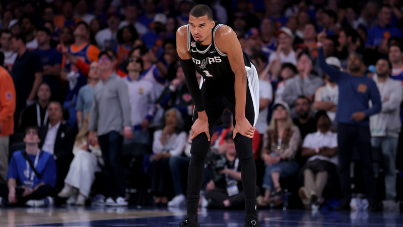 Historic Knicks Comeback Overshadows Spurs' Wembanyama Amid Fan Chaos