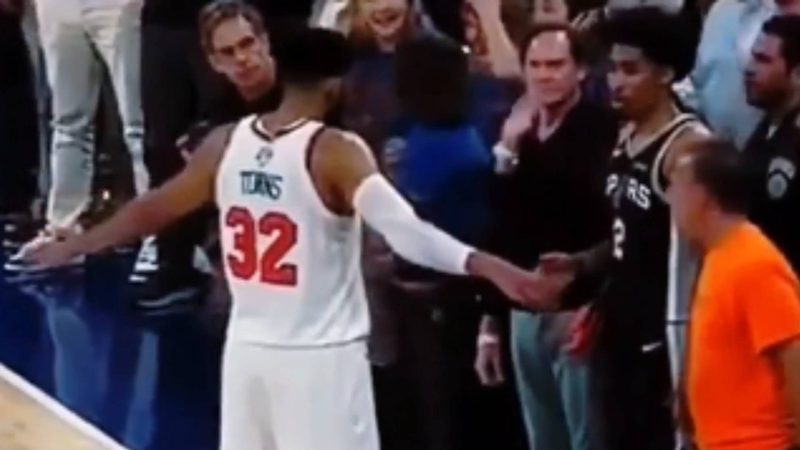Knicks se benefician de error arbitral y trampa de aficionados en Finales NBA