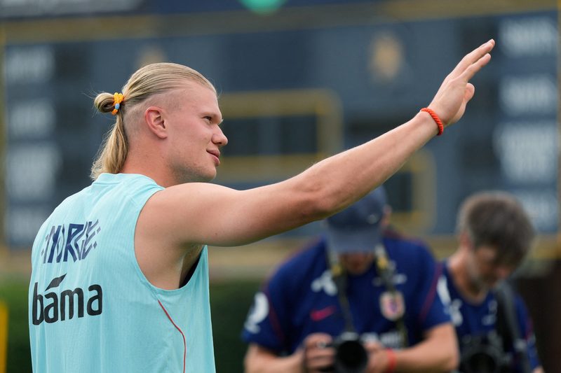 Técnico da Noruega exalta Haaland após 'gol do ano' em treino antes da Copa