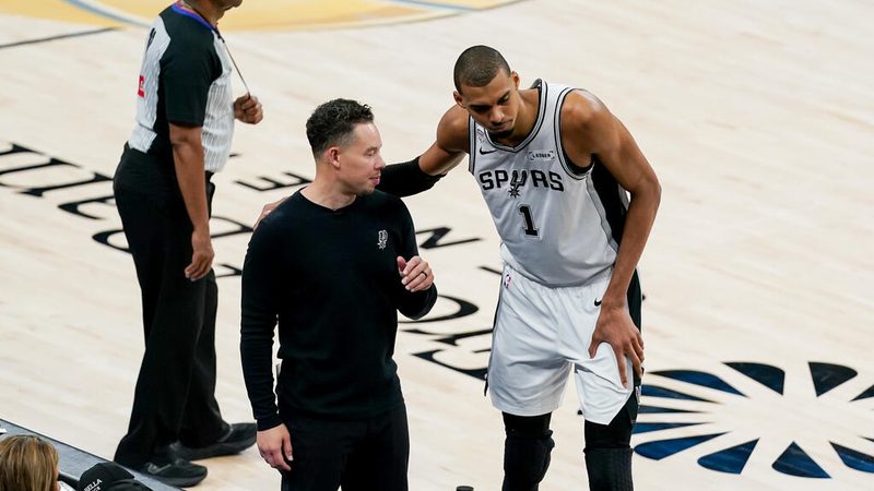 San Antonio Spurs scheitern in Finals: Coach Johnson äußert klare Kritik