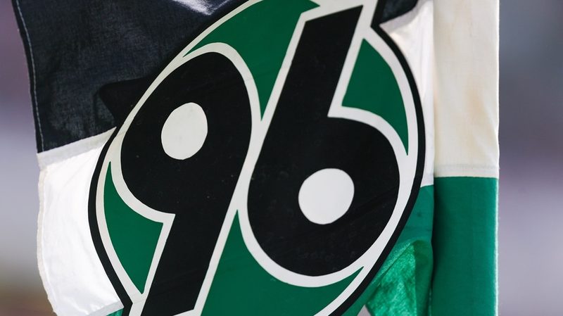 Hannover 96 und Rapid Wien zeigen Interesse an Stuttgart-Talent Christopher Olivier
