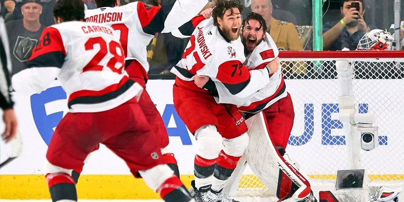 Carolina Hurricanes feiern zweiten Stanley Cup-Sieg nach 3:0 gegen Golden Knights