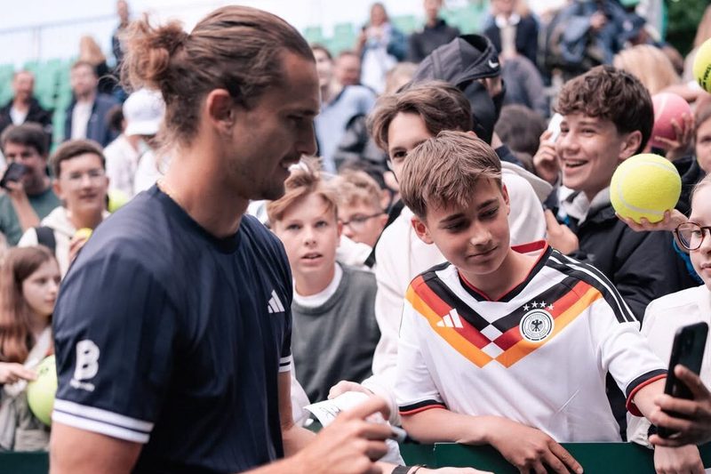 Alexander Zverev revela batalha contra dores nas costas para vencer Roland Garros