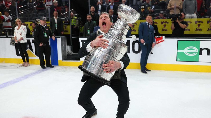 Ron Brind'Amour krönt seine Karriere mit dem Stanley Cup als Trainer der Hurricanes