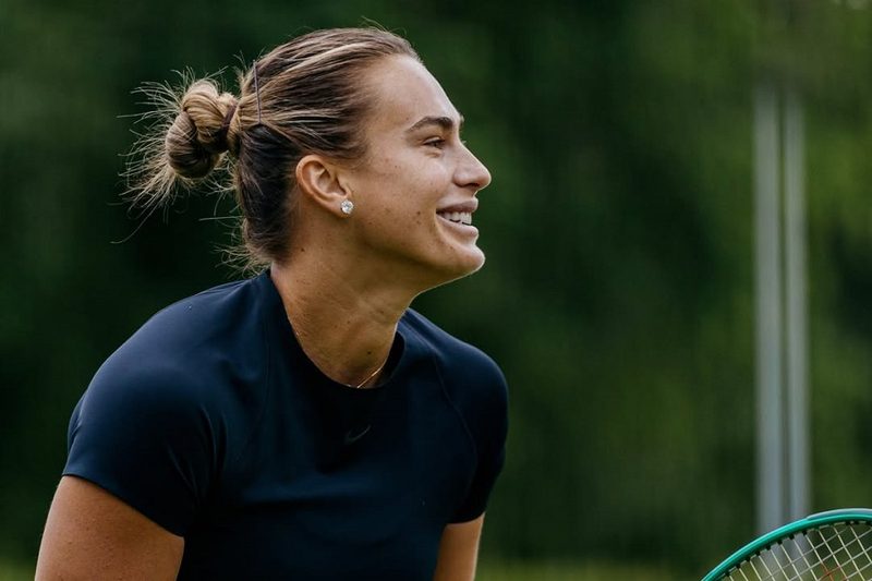 Após eliminação em Roland Garros, Sabalenka busca apoio psicológico para voltar mais forte