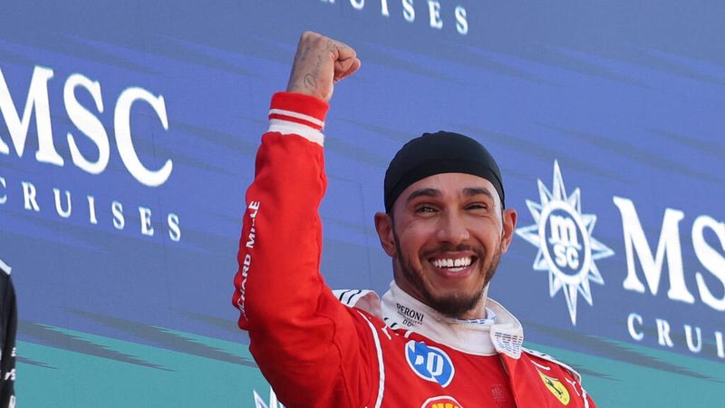 Lewis Hamilton feiert ersten Ferrari-Sieg und wird von Ex-Rivalen gefeiert