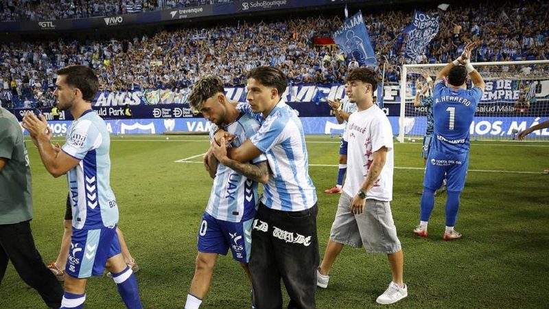 Málaga CF se aferra a la historia para soñar con el ascenso ante el Almería