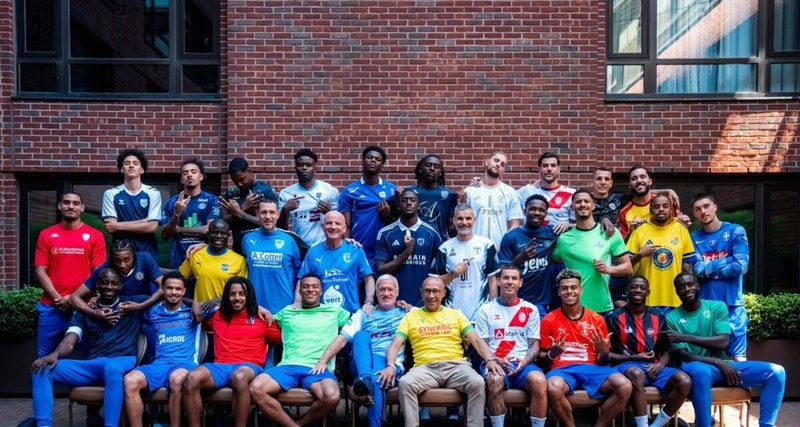 L'Équipe de France célèbre ses débuts avec une photo emblématique des Bleus