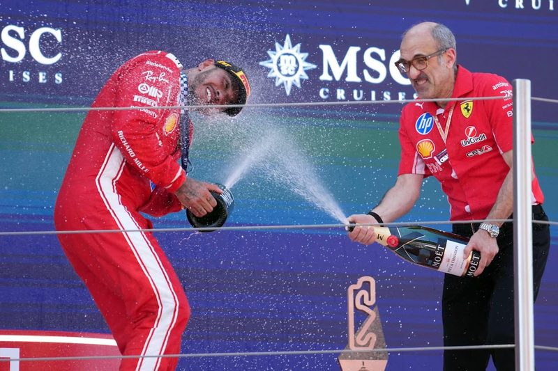 Hamilton transforma su camino y logra su primera victoria con Ferrari en 2025