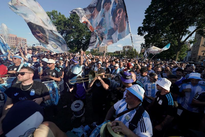 La hinchada argentina se prepara para desafiar el estruendo de Arrowhead Stadium
