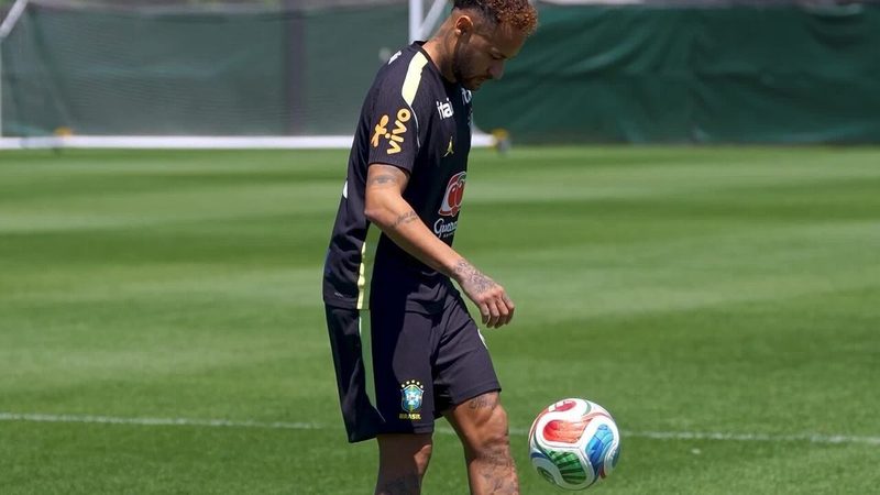 Trio se junta a Neymar e treina com a Seleção antes do jogo contra o Haiti