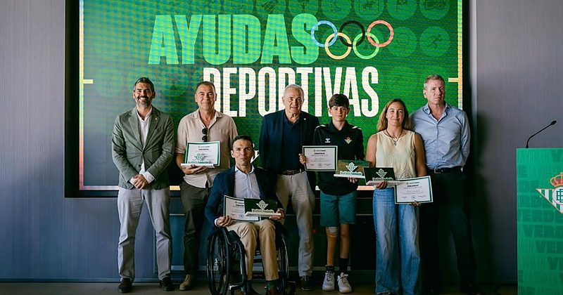 La Fundación Real Betis premia a Óscar Molino, Francisco Salinas, Hugo Franco y Pilar Lamadrid