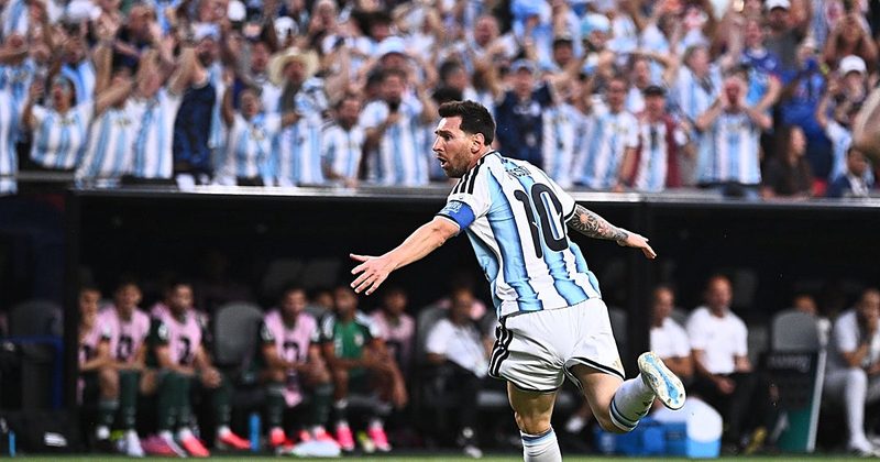 Messi brilla con un triplete y Argentina se ilusiona en su debut mundialista