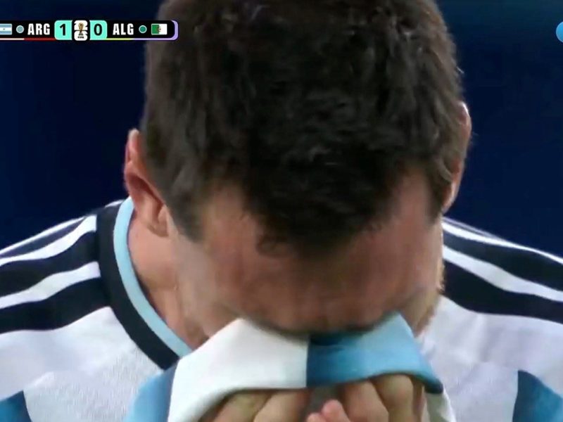 La emotiva reacción de Messi tras anotar el primer gol ante Argelia