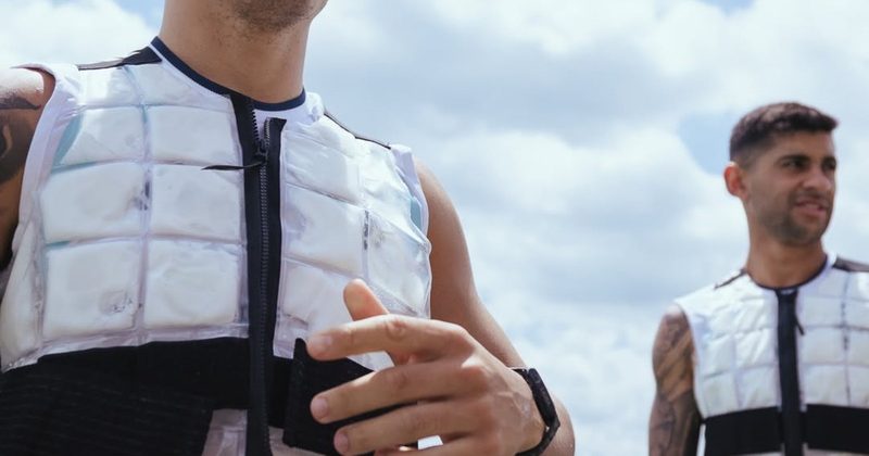 Innovador chaleco refrigerante ayuda a la Selección a enfrentar el calor en Kansas
