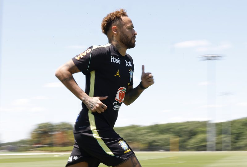 Neymar completa um mês fora dos gramados e inicia processo de recuperação