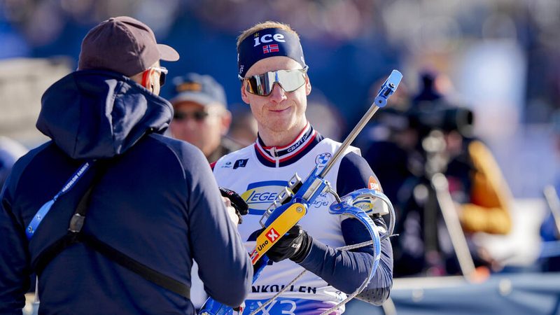 Johannes Thingnes Bø trainiert mit jungen Talenten beim Biathlon-Festival in Finnland
