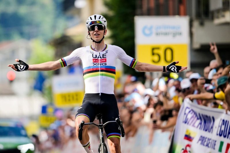 Pogacar domina la prima tappa del Giro di Svizzera 2026, Bagioli sul podio