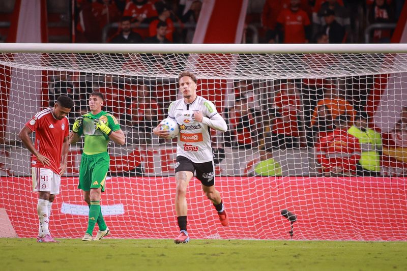 Santos mira Ian Luccas, destaque do Athletic na Série B com polivalência e gols