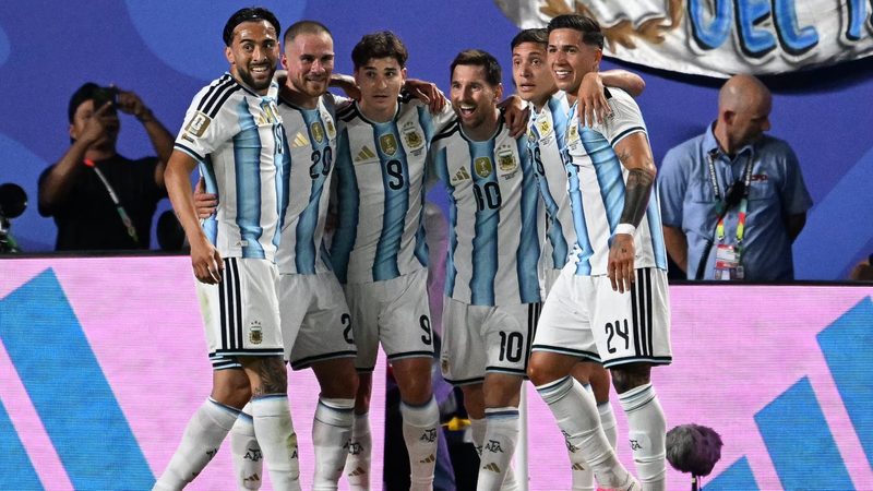 L'Argentine triomphe grâce au triplé de Lionel Messi face à l'Algérie (3-0)