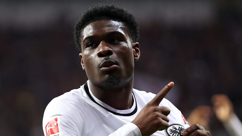 Schalke 04 intensiviert Verhandlungen um Eintracht-Frankfurt-Star Junior Dina Ebimbe
