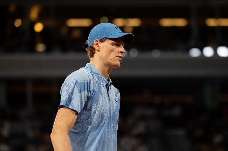 Jannik Sinner parte per Londra pronto a difendere il titolo di Wimbledon