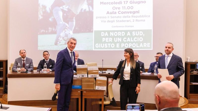 Tifosi al Senato: chiedono prezzi calmierati e no al calcio spezzatino