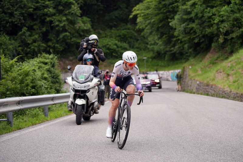 Elisa Longo Borghini trionfa al Giro di Svizzera: tappa e maglia conquistate!