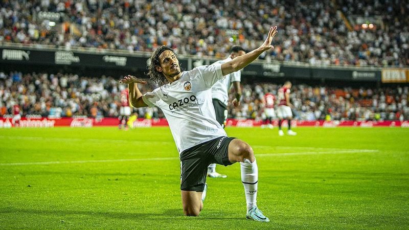 Cavani concluye su etapa en Boca Juniors y busca nuevas oportunidades en el mercado