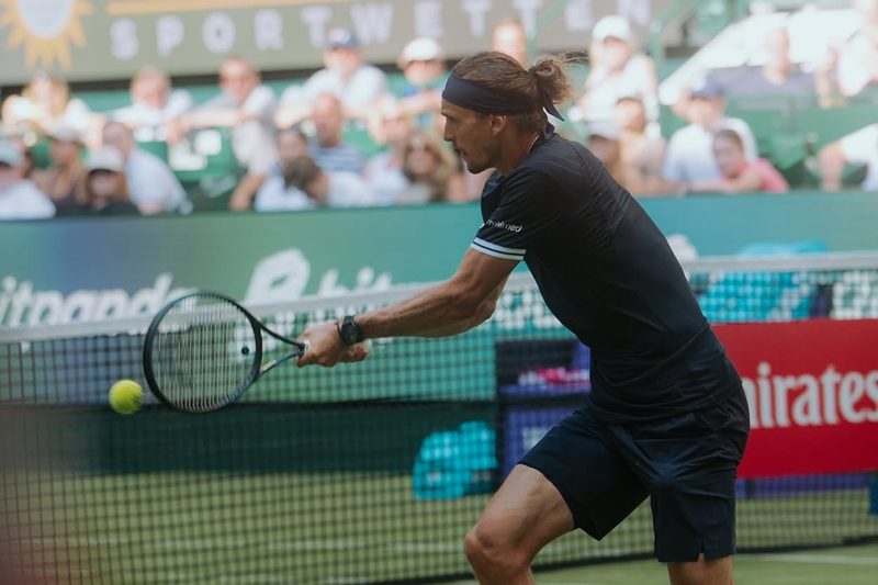 Alexander Zverev avança no ATP 500 de Halle e iguala marca de Jannik Sinner