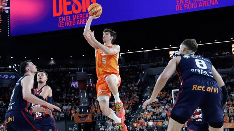 Los Knicks ponen su mirada en Sergio De Larrea antes del draft y la final de la Liga Endesa