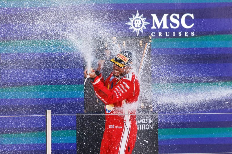 Dopo il GP di Barcellona, sorrisi per tutti tranne che per Alonso