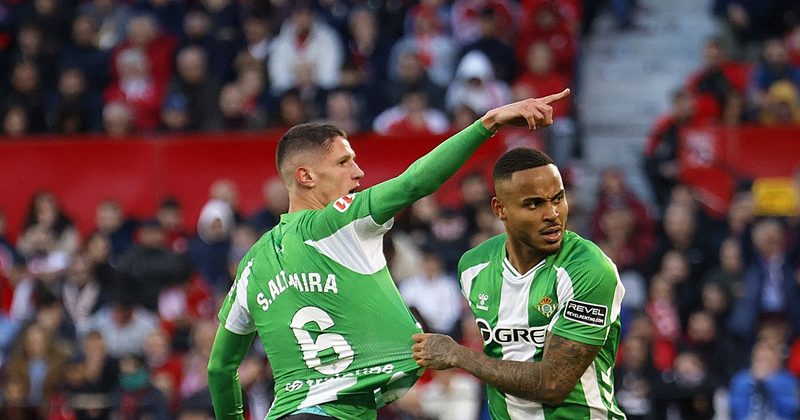 El Betis fija en 35 millones el precio de Natan, un central clave para el club