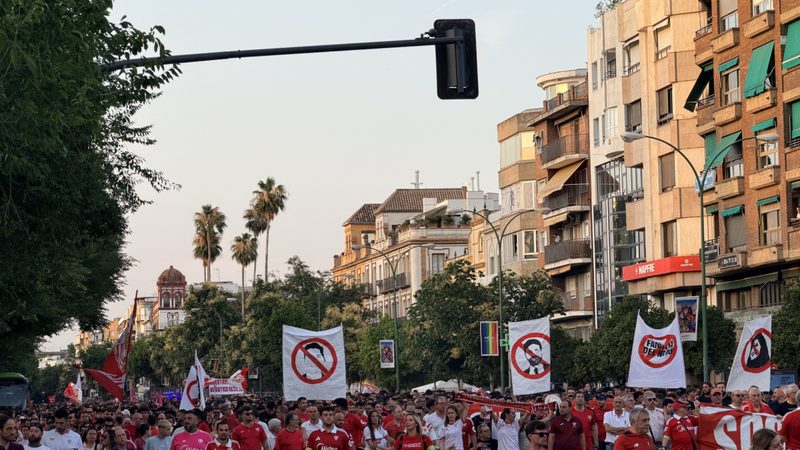 El sevillismo clama en las calles: manifestación histórica por el futuro del Sevilla FC