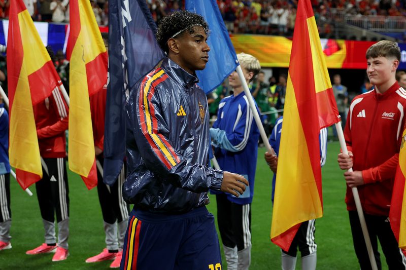 Espanha define estratégia para Lamine Yamal em partida contra a Arábia Saudita
