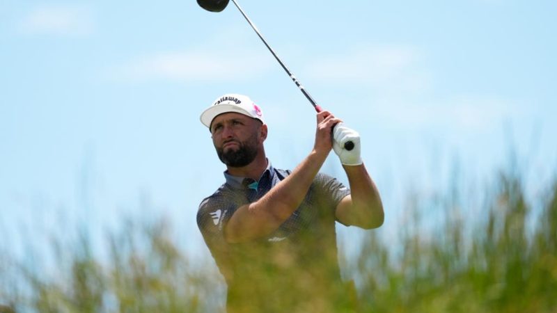 Jon Rahm sufre un duro golpe en el US Open mientras Ángel Hidalgo brilla en su debut