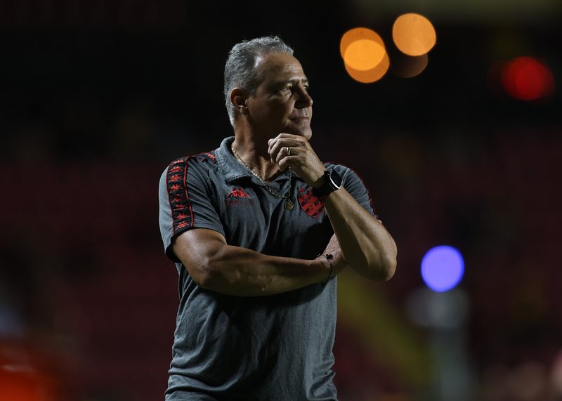 Márcio Goiano comenta pressão após empate do Sport: 'Decisão é da direção'