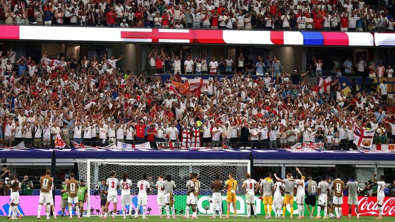 Emotionale Momente: Harry Kane feiert mit Fans nach dem Sieg gegen Kroatien