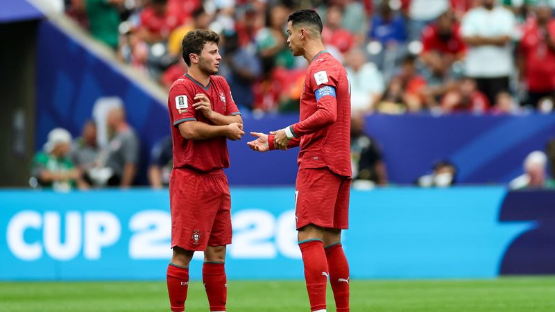 Le PSG en première ligne : Joao Neves critiqué pour ses propos sur Cristiano Ronaldo