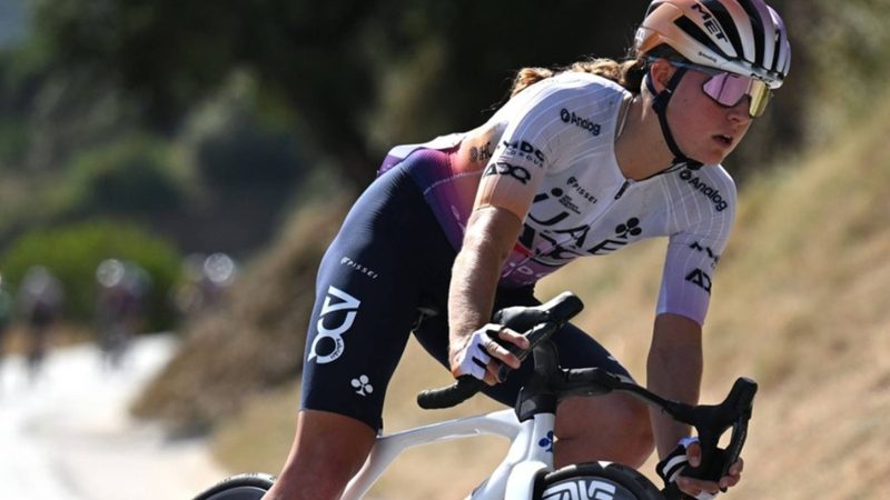 Nienke Veenhoven brilla en la Volta a Catalunya mientras Paula Blasi sufre un robo