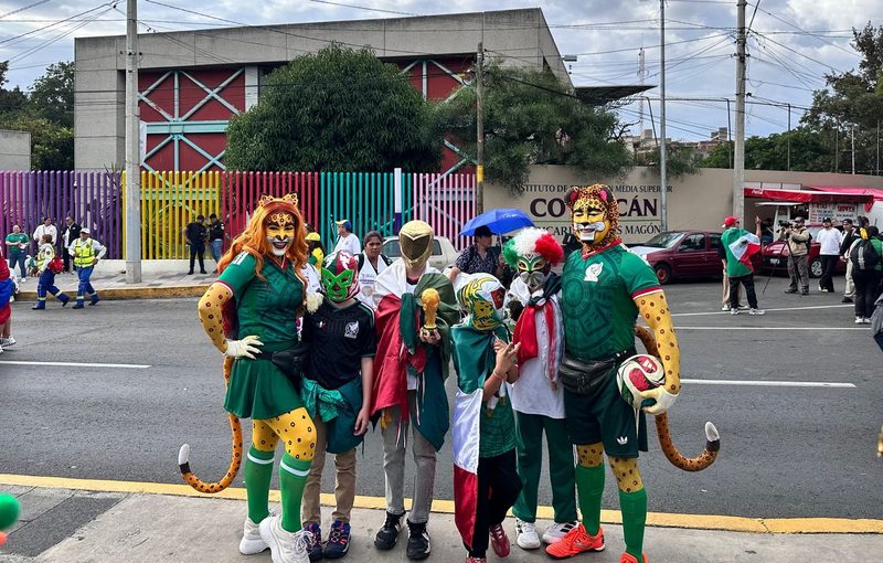 Plongée dans la folie de Mexico : l'ambiance électrisante d'El Tri au stade Azteca