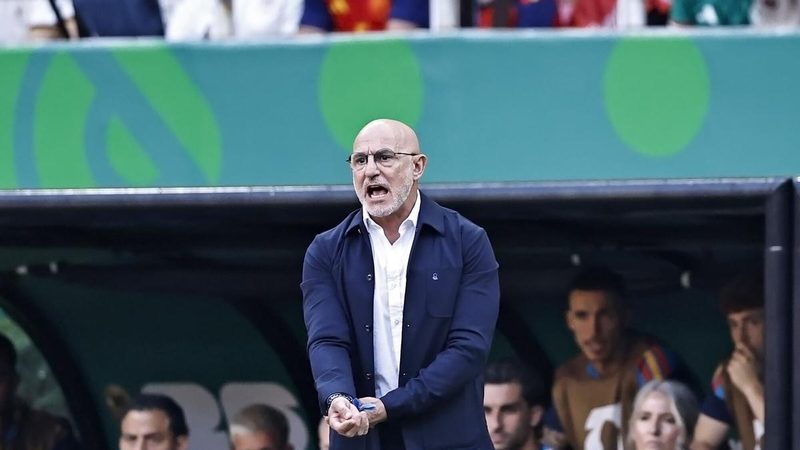 De la Fuente asegura que Nico Williams solo sufre una sobrecarga y no una lesión
