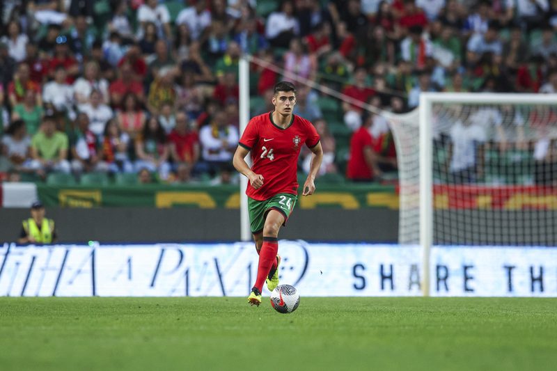 AC Milan verfolgt Transfer von Benfica-Star Antonio Silva für die Verteidigung